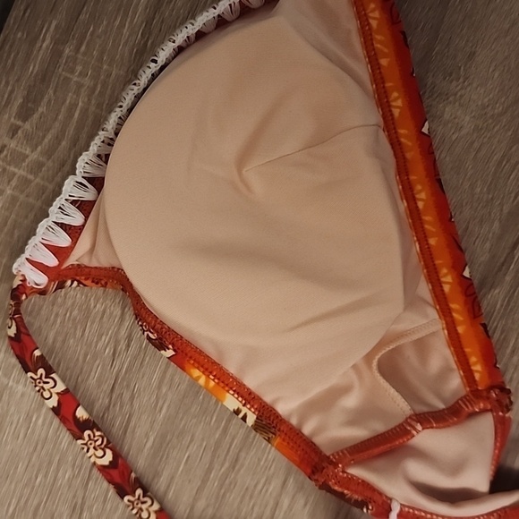 Cupshe Folk Customs Shell Stitch Cheeky Bikini - Top Medium, Bottoms Large - Picture 6 of 12